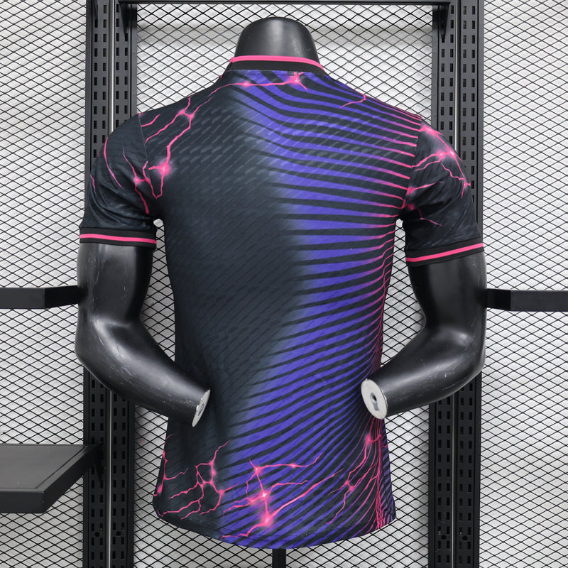 Camisa Real Madrid Edição Especial 2024/25 Jogador Adidas Masculino - Preta, Roxa e Rosa